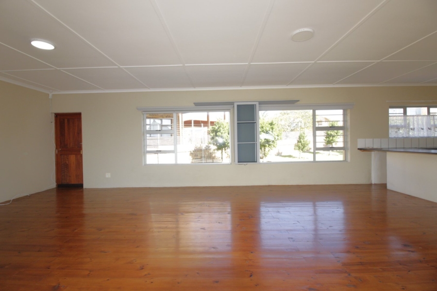 4 Bedroom Property for Sale in Wavecrest Eastern Cape